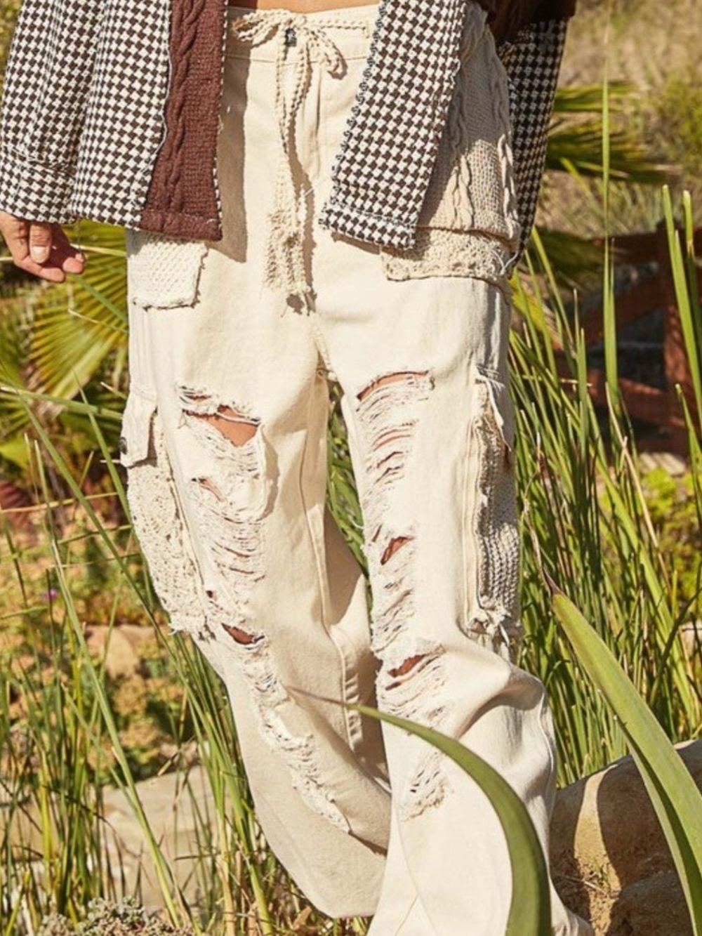 POL Light Cream Distressed Relaxed Joggers